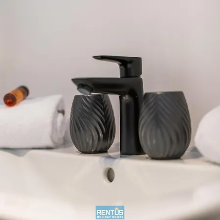 Mater Maris - With Large Garden And Garage