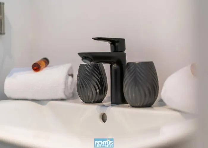 Mater Maris - With Large Garden And Garage