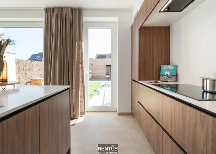 Mater Maris - With Large Garden And Garage Ferienhaus